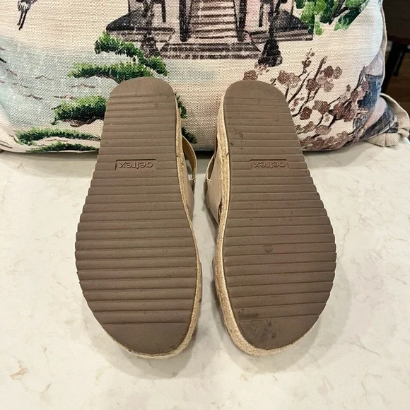 Aetrex Women's Tan Strap Sandals - Picture 4 of 8